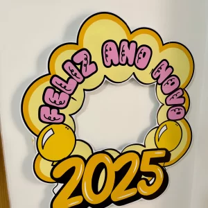 Decoraçãopara Bambolê tema “Feliz 2025”.